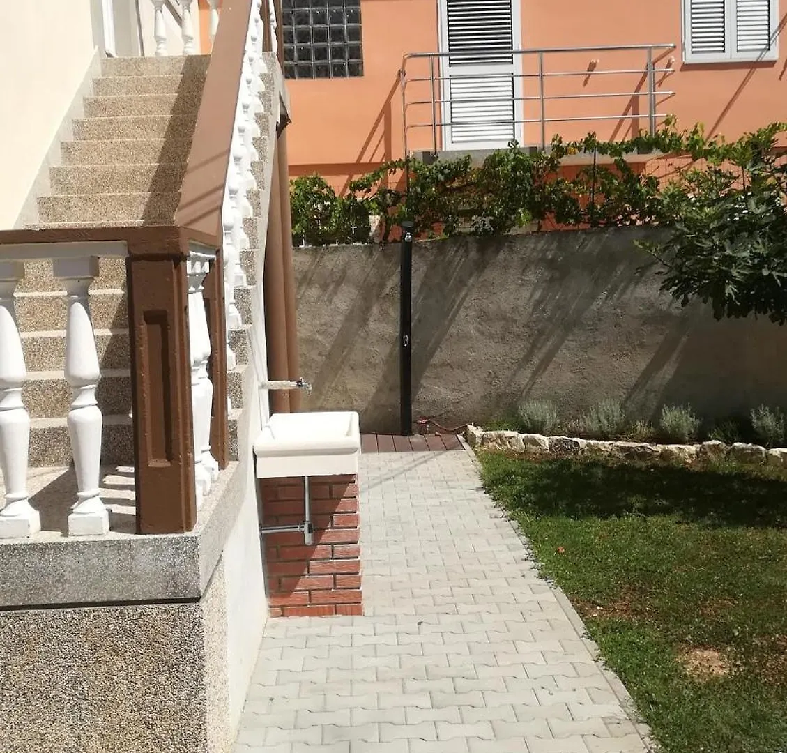 Casa Alba Charming And Spacious Holiday Home ザダル